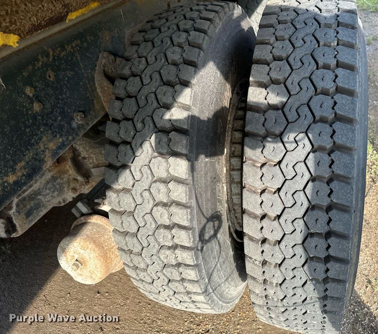 image for item EB2687 1995 Ford L8000 refuse truck