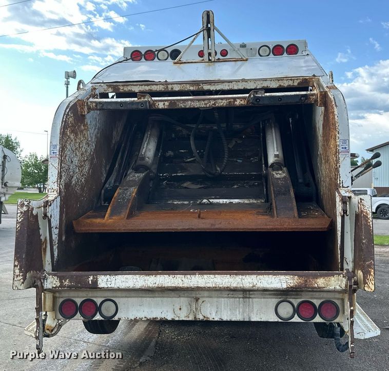 image for item EB2688 2008 International 7400 refuse truck