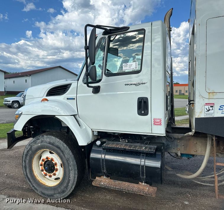 image for item EB2688 2008 International 7400 refuse truck