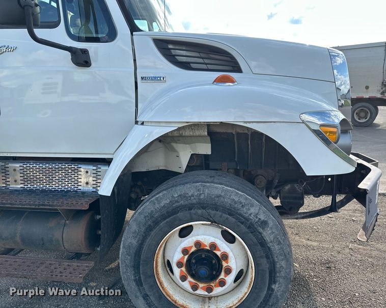 image for item EB2688 2008 International 7400 refuse truck