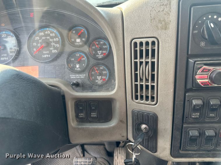 image for item EB2688 2008 International 7400 refuse truck