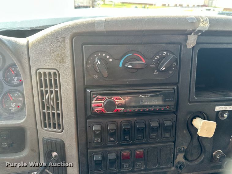 image for item EB2688 2008 International 7400 refuse truck