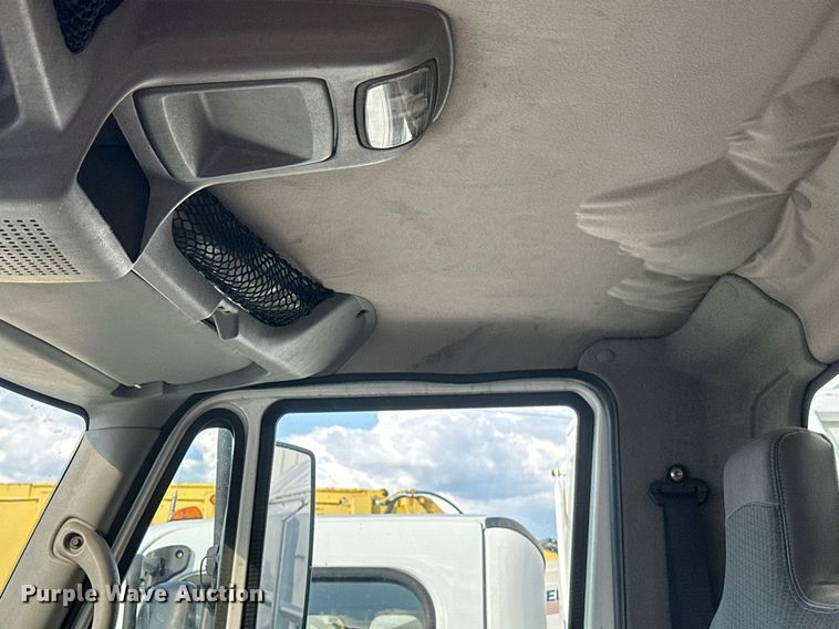 image for item EB2688 2008 International 7400 refuse truck