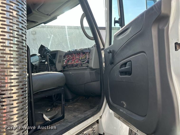 image for item EB2688 2008 International 7400 refuse truck