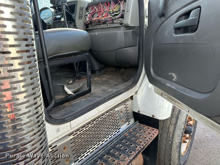 image for item EB2688 2008 International 7400 refuse truck