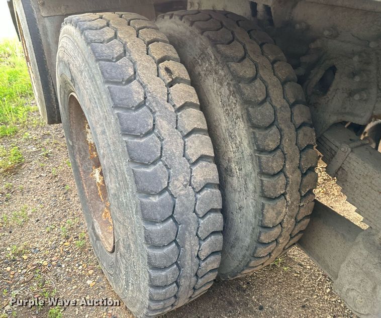 image for item EB2688 2008 International 7400 refuse truck