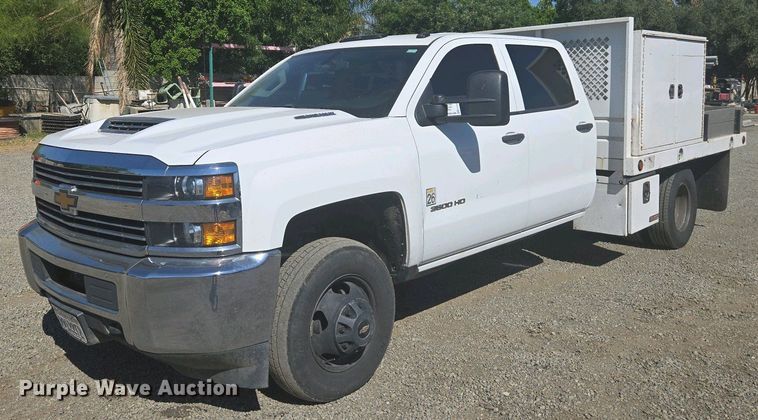 image for item EC0952 2018 Chevrolet Silverado 3500HD Crew Cab flatbed pickup truck