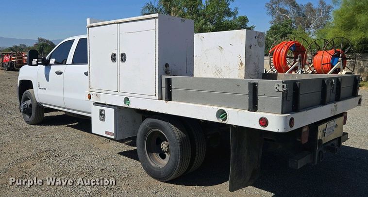 image for item EC0952 2018 Chevrolet Silverado 3500HD Crew Cab flatbed pickup truck