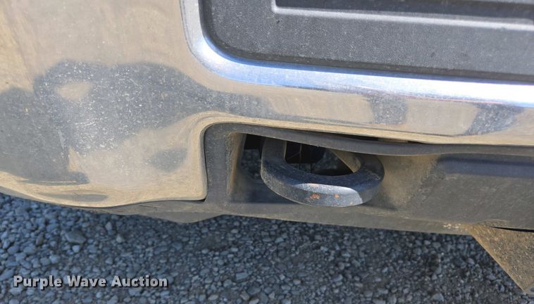 image for item EC0952 2018 Chevrolet Silverado 3500HD Crew Cab flatbed pickup truck