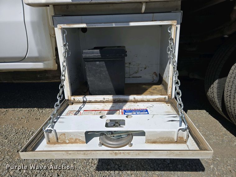 image for item EC0952 2018 Chevrolet Silverado 3500HD Crew Cab flatbed pickup truck