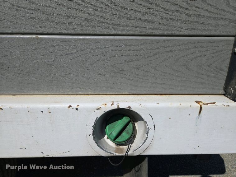 image for item EC0952 2018 Chevrolet Silverado 3500HD Crew Cab flatbed pickup truck