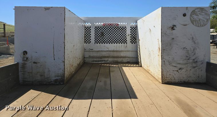 image for item EC0952 2018 Chevrolet Silverado 3500HD Crew Cab flatbed pickup truck