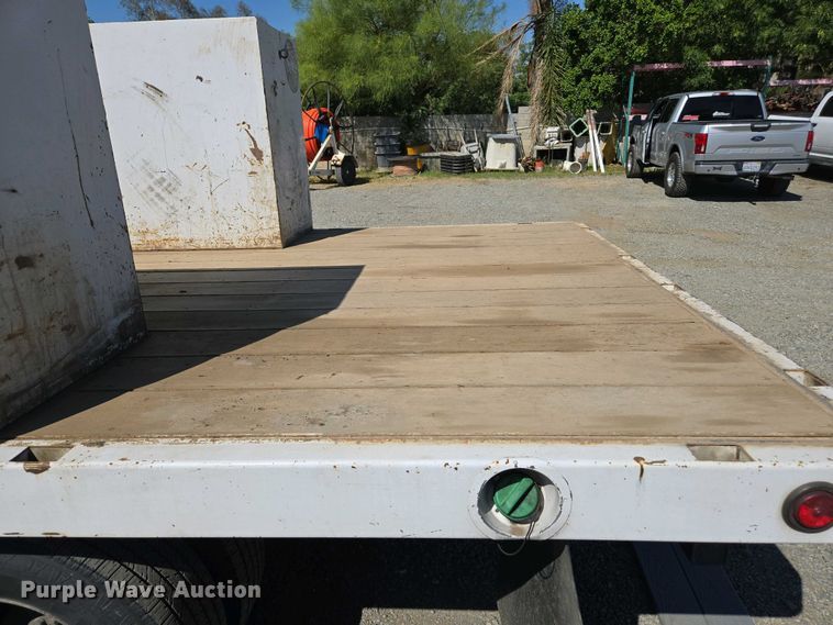 image for item EC0952 2018 Chevrolet Silverado 3500HD Crew Cab flatbed pickup truck