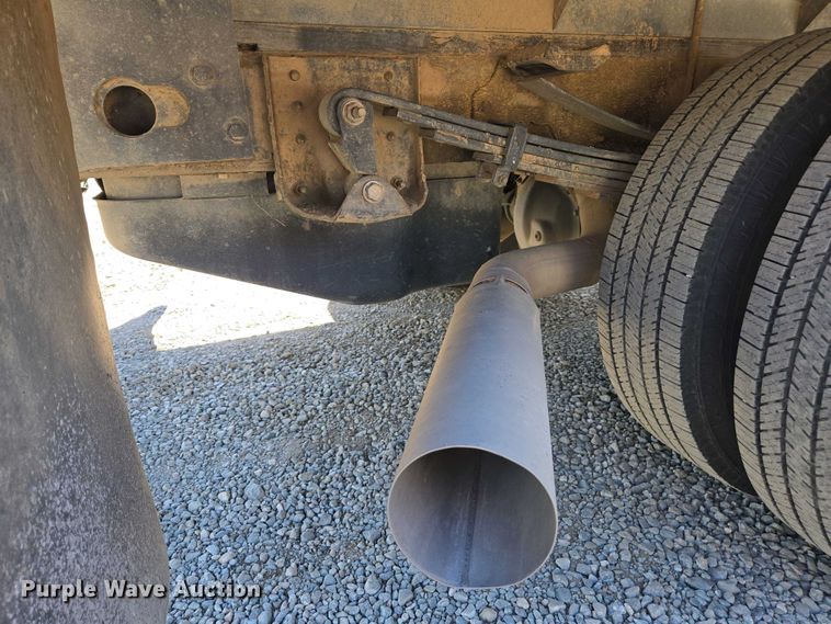 image for item EC0952 2018 Chevrolet Silverado 3500HD Crew Cab flatbed pickup truck