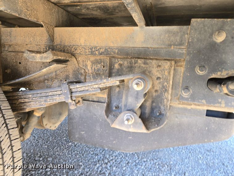 image for item EC0952 2018 Chevrolet Silverado 3500HD Crew Cab flatbed pickup truck