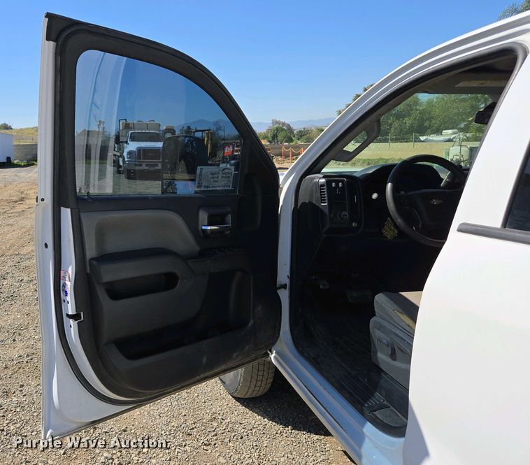 image for item EC0952 2018 Chevrolet Silverado 3500HD Crew Cab flatbed pickup truck