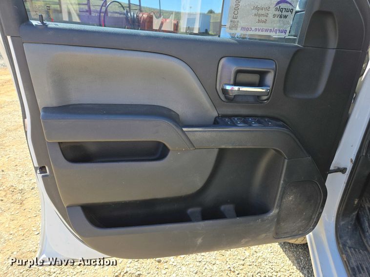 image for item EC0952 2018 Chevrolet Silverado 3500HD Crew Cab flatbed pickup truck