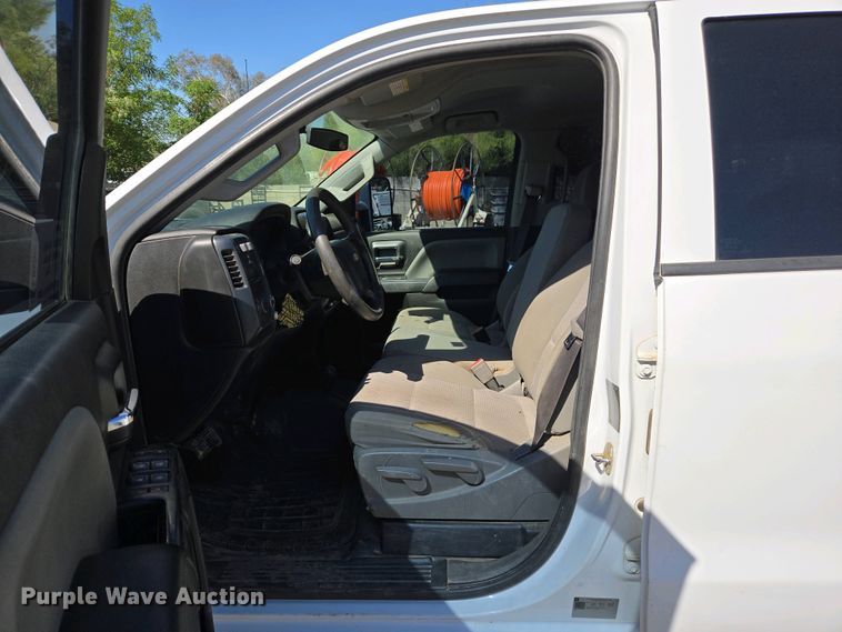 image for item EC0952 2018 Chevrolet Silverado 3500HD Crew Cab flatbed pickup truck