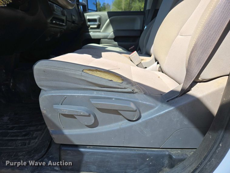 image for item EC0952 2018 Chevrolet Silverado 3500HD Crew Cab flatbed pickup truck