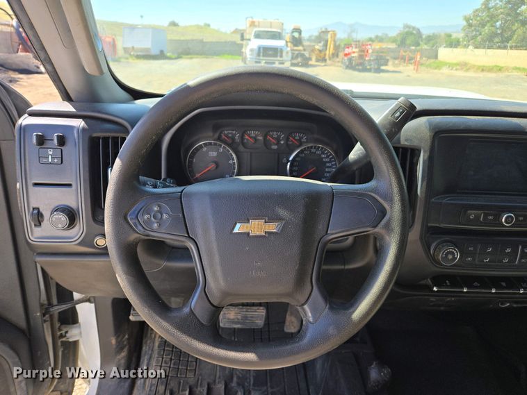 image for item EC0952 2018 Chevrolet Silverado 3500HD Crew Cab flatbed pickup truck