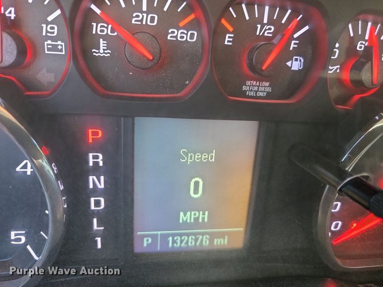 image for item EC0952 2018 Chevrolet Silverado 3500HD Crew Cab flatbed pickup truck