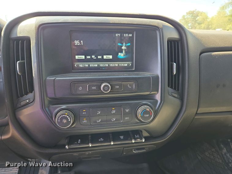 image for item EC0952 2018 Chevrolet Silverado 3500HD Crew Cab flatbed pickup truck