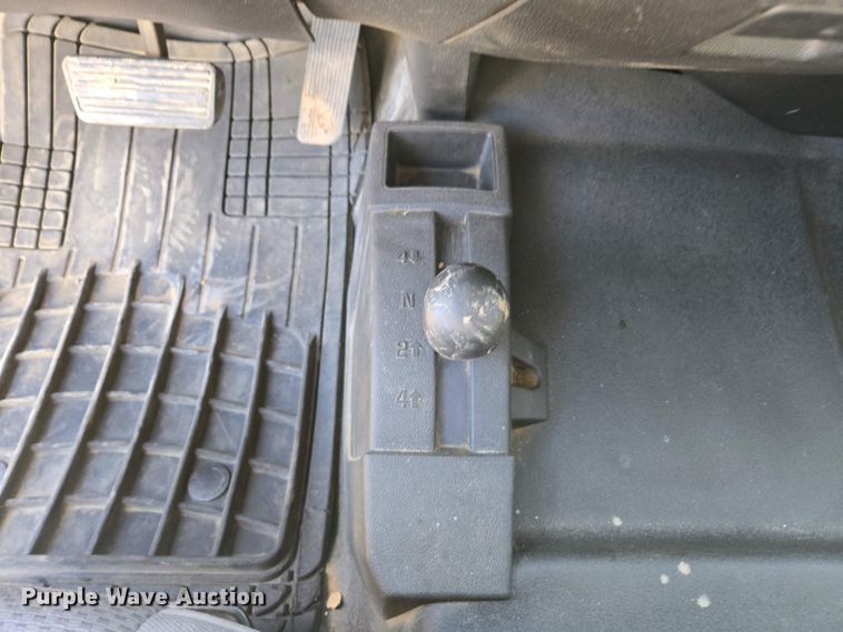 image for item EC0952 2018 Chevrolet Silverado 3500HD Crew Cab flatbed pickup truck