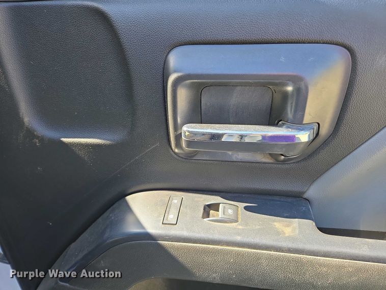 image for item EC0952 2018 Chevrolet Silverado 3500HD Crew Cab flatbed pickup truck