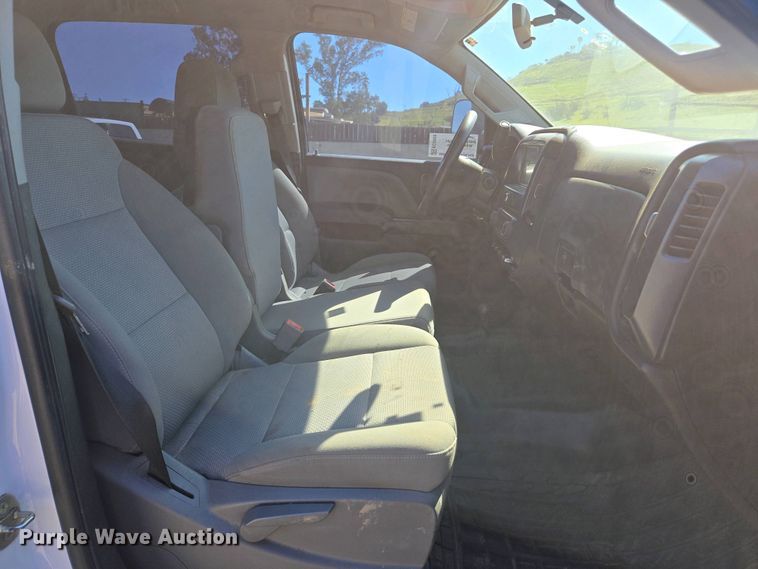 image for item EC0952 2018 Chevrolet Silverado 3500HD Crew Cab flatbed pickup truck