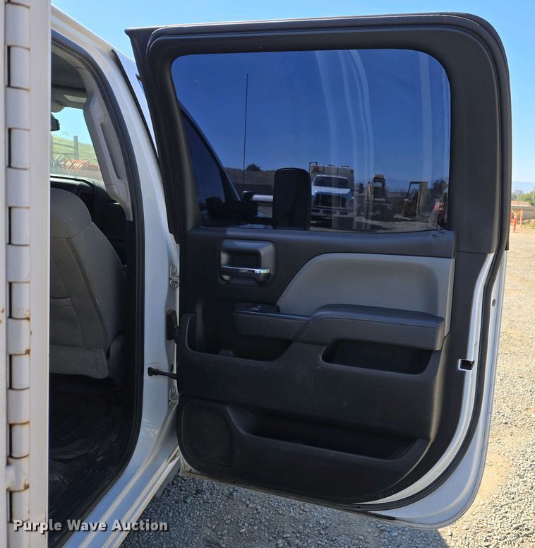 image for item EC0952 2018 Chevrolet Silverado 3500HD Crew Cab flatbed pickup truck