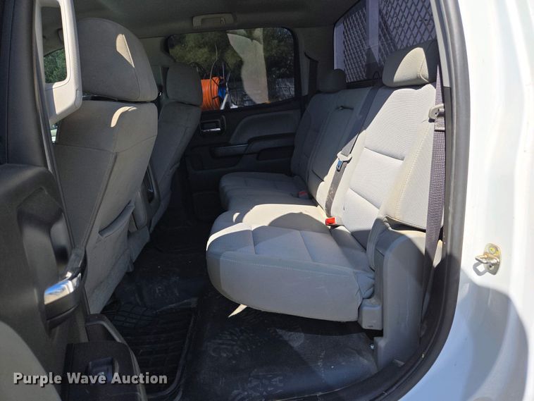 image for item EC0952 2018 Chevrolet Silverado 3500HD Crew Cab flatbed pickup truck