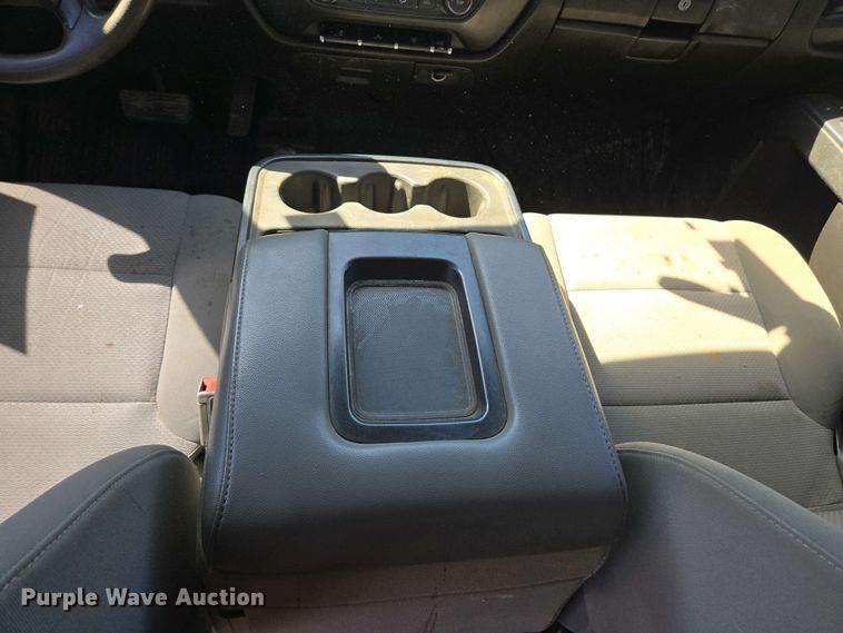 image for item EC0952 2018 Chevrolet Silverado 3500HD Crew Cab flatbed pickup truck