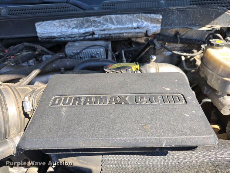 image for item EC0952 2018 Chevrolet Silverado 3500HD Crew Cab flatbed pickup truck