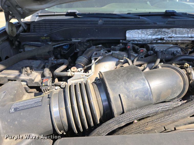 image for item EC0952 2018 Chevrolet Silverado 3500HD Crew Cab flatbed pickup truck