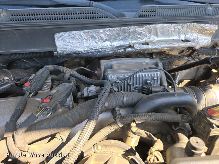 image for item EC0952 2018 Chevrolet Silverado 3500HD Crew Cab flatbed pickup truck