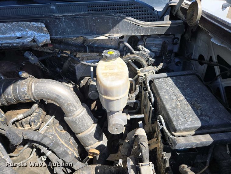 image for item EC0952 2018 Chevrolet Silverado 3500HD Crew Cab flatbed pickup truck