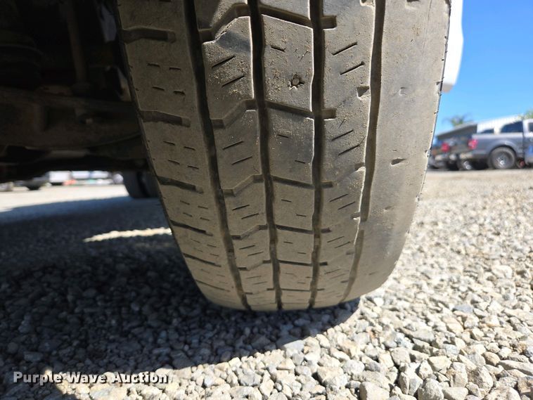 image for item EC0952 2018 Chevrolet Silverado 3500HD Crew Cab flatbed pickup truck