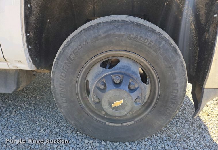 image for item EC0952 2018 Chevrolet Silverado 3500HD Crew Cab flatbed pickup truck