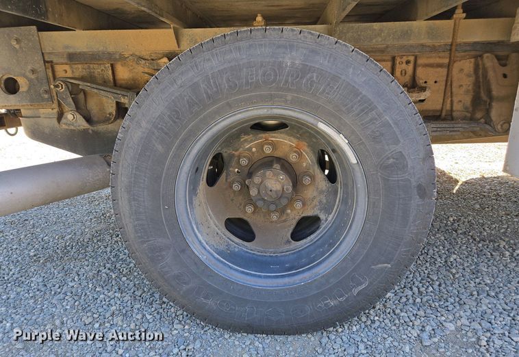 image for item EC0952 2018 Chevrolet Silverado 3500HD Crew Cab flatbed pickup truck