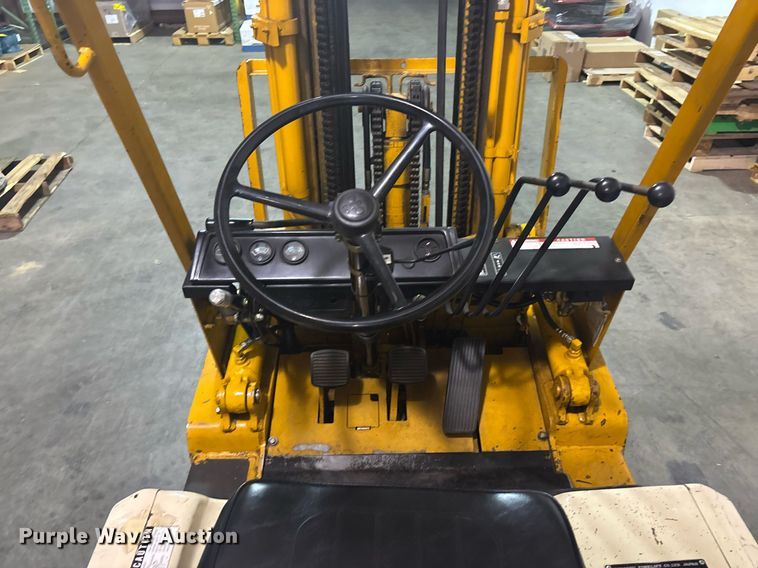image for item EC3542 1985 Komatsu FG20 forklift