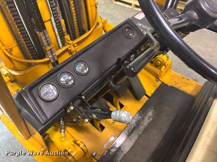 image for item EC3542 1985 Komatsu FG20 forklift