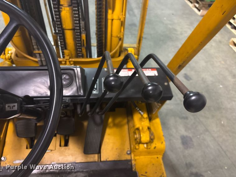 image for item EC3542 1985 Komatsu FG20 forklift