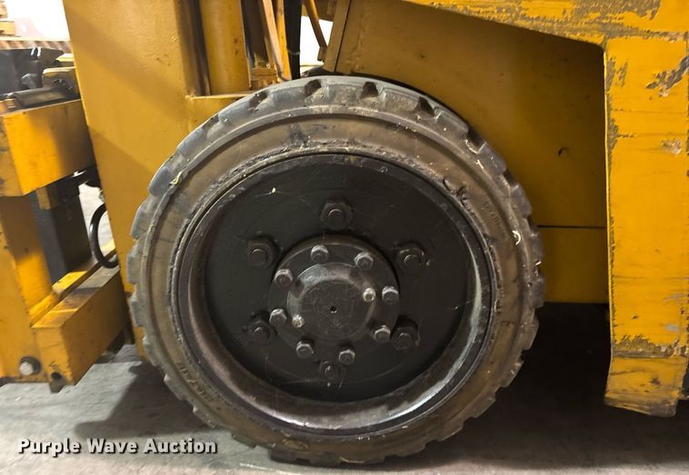 image for item EC3542 1985 Komatsu FG20 forklift