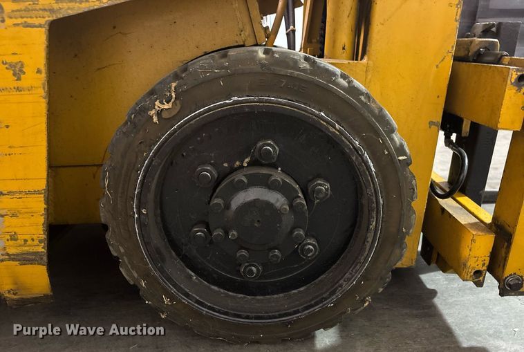 image for item EC3542 1985 Komatsu FG20 forklift