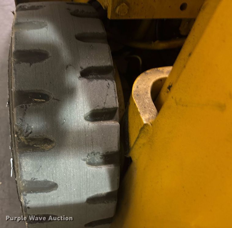 image for item EC3542 1985 Komatsu FG20 forklift