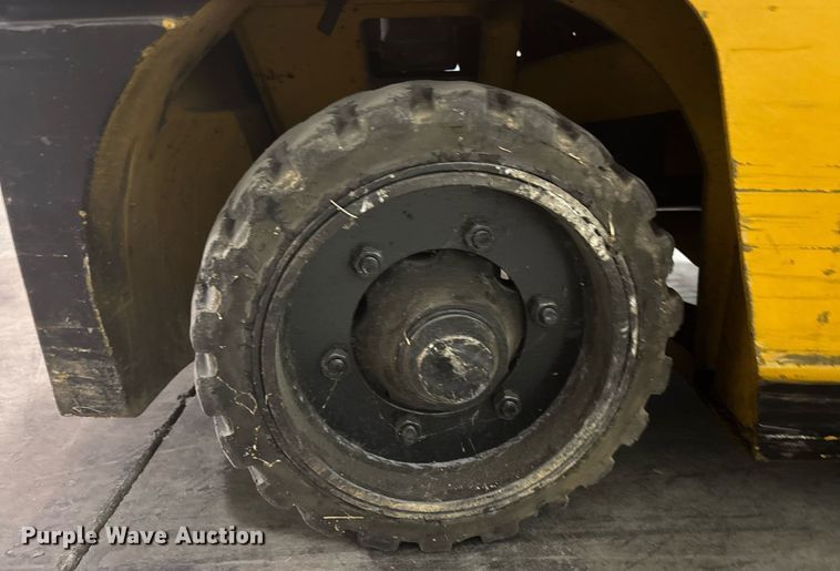 image for item EC3542 1985 Komatsu FG20 forklift