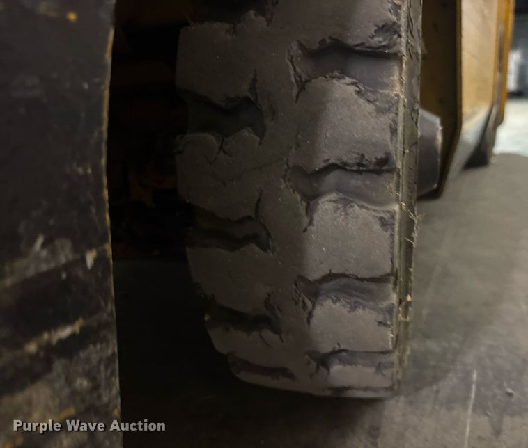 image for item EC3542 1985 Komatsu FG20 forklift