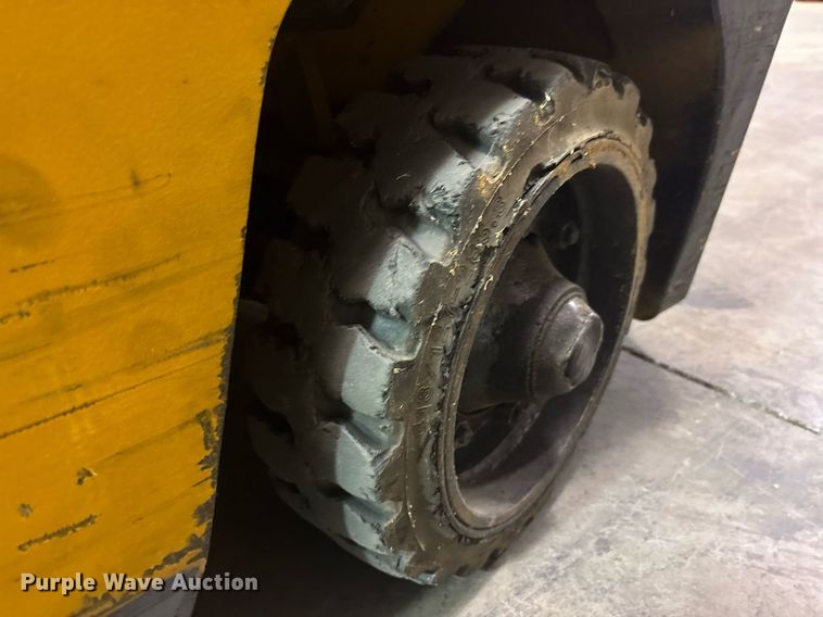 image for item EC3542 1985 Komatsu FG20 forklift