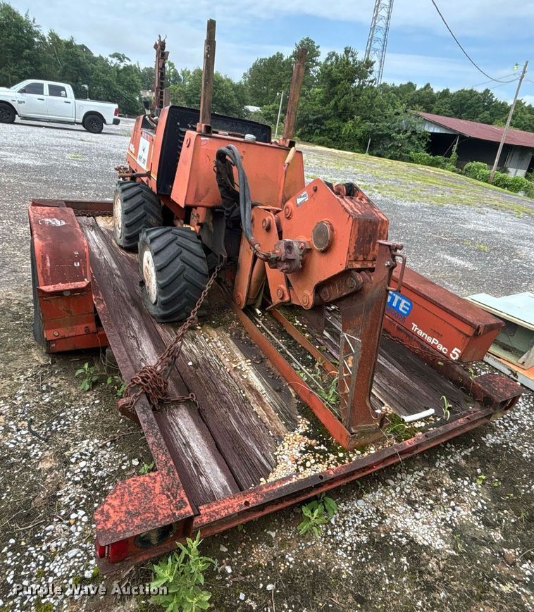 image for item EC3644 1994 Ditch Witch 400SXD trencher