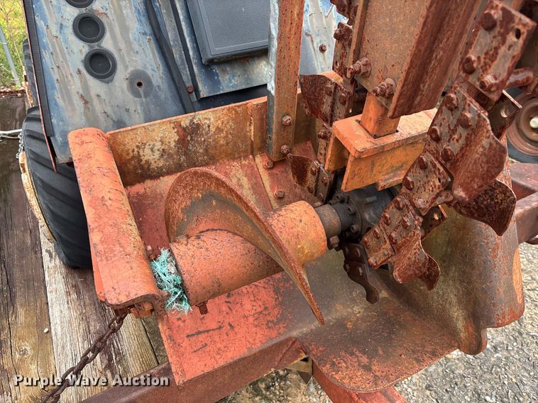 image for item EC3644 1994 Ditch Witch 400SXD trencher